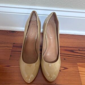 G by Guess Beige Patent Leather Heels